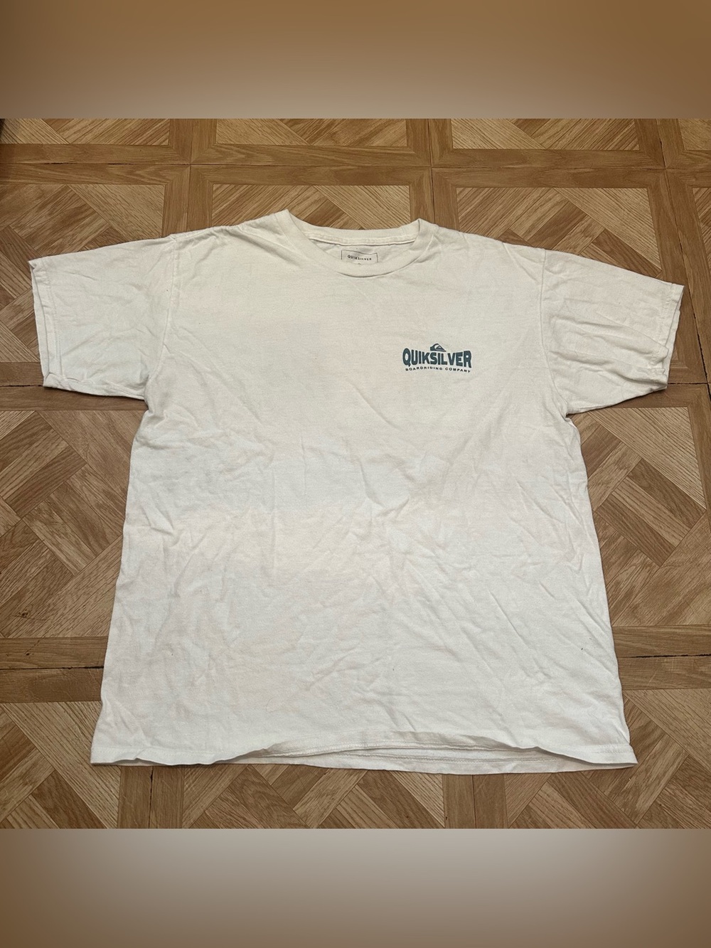 ⭐️3 For $15⭐️Quiksilver New Jersey Palm Tree White Logo Crew Neck Graphic Tee
